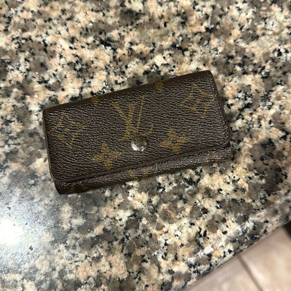 Louis Vuitton key holder - Picture 1 of 6